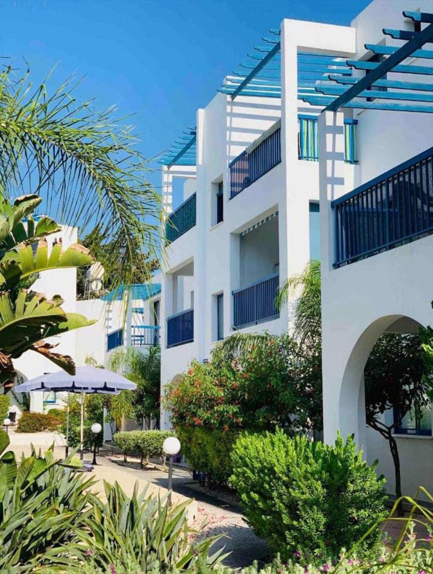 Pool View Apartment