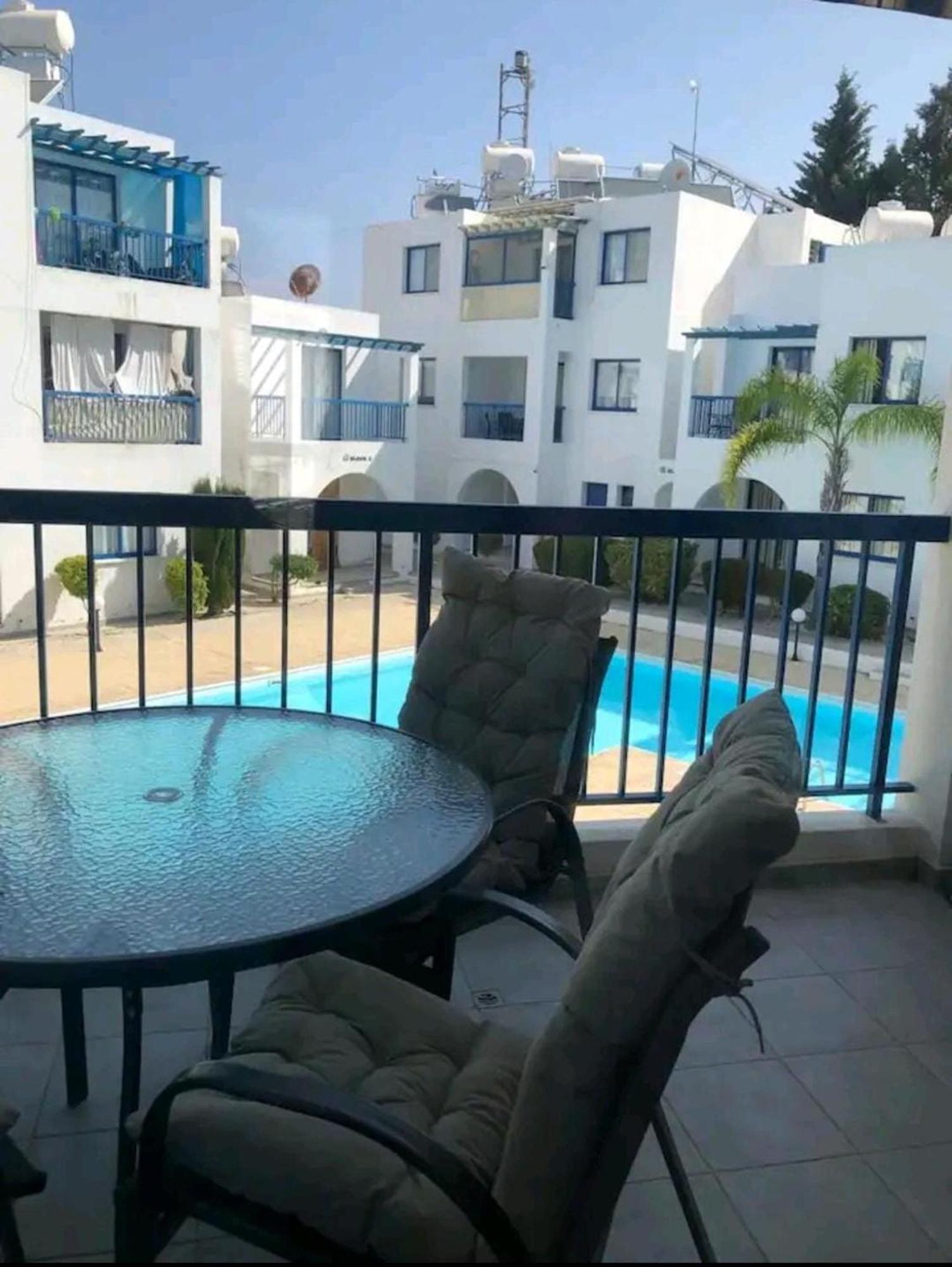 Pool View Apartment